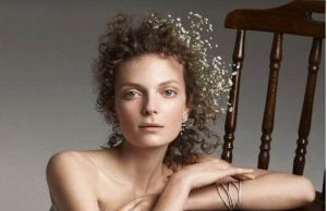 ВИЖТЕ коя ПАНАГЮРКА УКРАСИ корицата на култовото списание „Вог“ (Vogue)
