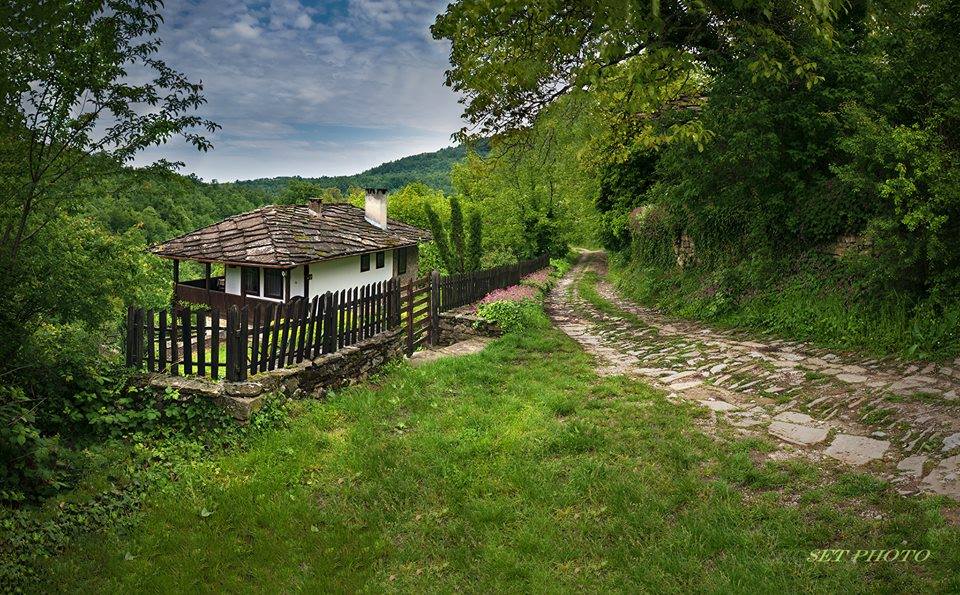 Боженци и магията на българското село. Заслужава си да посетите това Божествено красиво място (ВИДЕО)