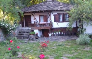 Орешак – пазител на Троянския манастир. Това малко село ще ви очарова "майсторски" с красота и традиционни български занаяти (СНИМКИ)