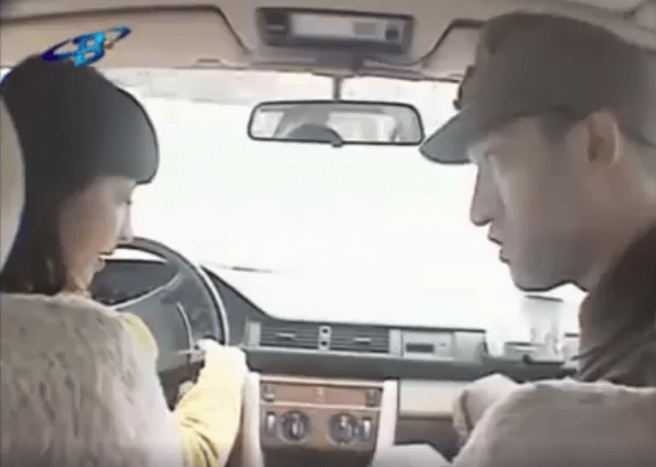Няма такъв СМЯХ с Мая Новоселска от "Улицата", когато седна зад волана - на шофьорски курс! Ще ви заболи корема от този незабравим СКЕЧ! (ВИДЕО)