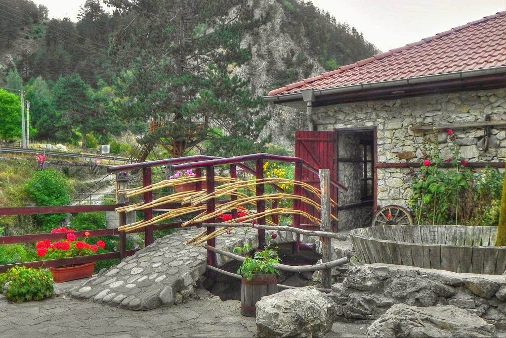 Село Триград – три села в едно! Скритата красота на Родопа планина ще ви зашемети и отведе в една неземна приказка! (СНИМКИ)