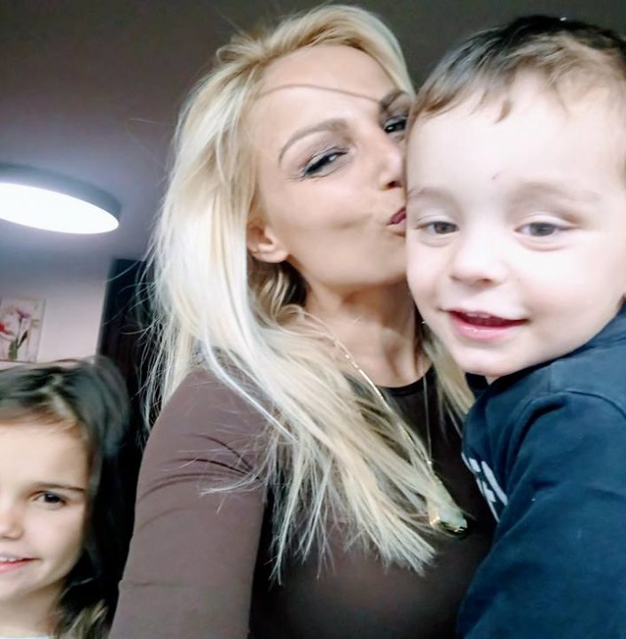 Майка на три деца разтърси Фейсбук с писмо до Дядо Коледа и държавните системи на...