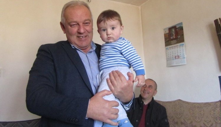 Чудесна новина! В смолянско село се роди бебе за пръв път от 20 години! Това е китното...