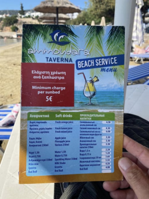 Българин показа снимки на меню с цени от разкошен плаж на остров Крит и мрежата завря / СНИМКИ